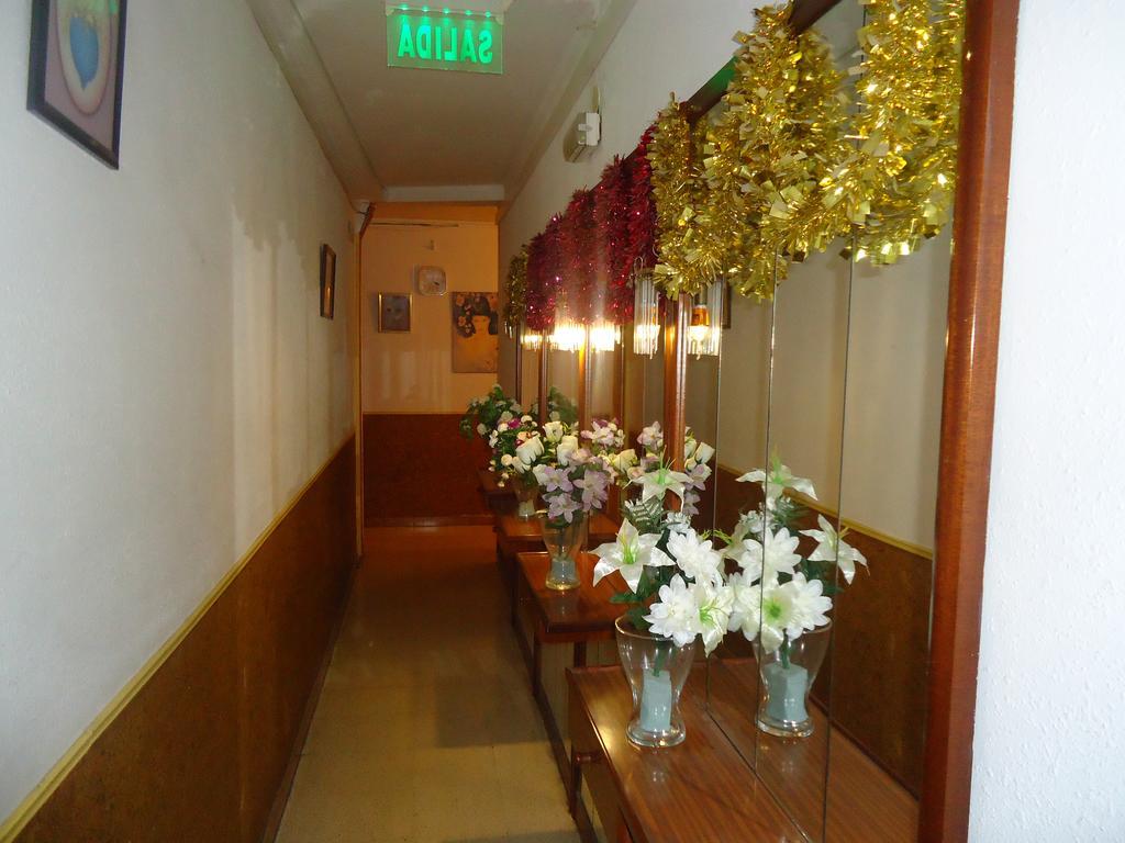 Hotel Pension Mode Lleida Esterno foto